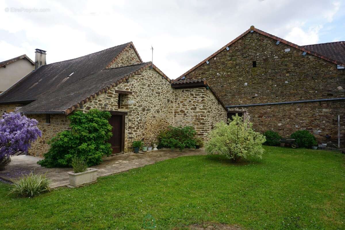 Charmant corps de ferme situé au coeur du paisible et pittoresque paysage du Périgord Vert. - photo 5