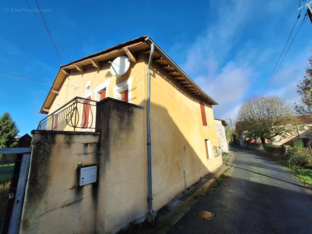 Maison à SAINT-MEARD-DE-DRONE