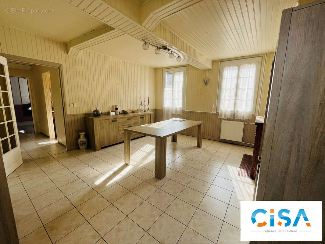 Maison à ESTREES-SAINT-DENIS