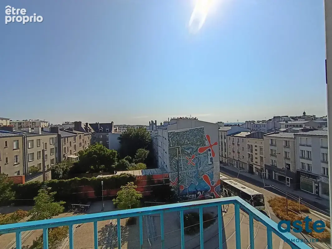 Appartement T2 Brest Recouvrance  Vue dégagée et balcon au dernier étage proche tramway Prat Lédan
