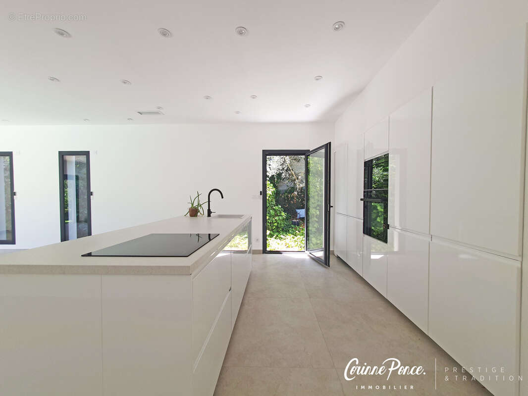 Nîmes, élégance contemporaine de plain pied Corinne Ponce immobilier - photo 7
