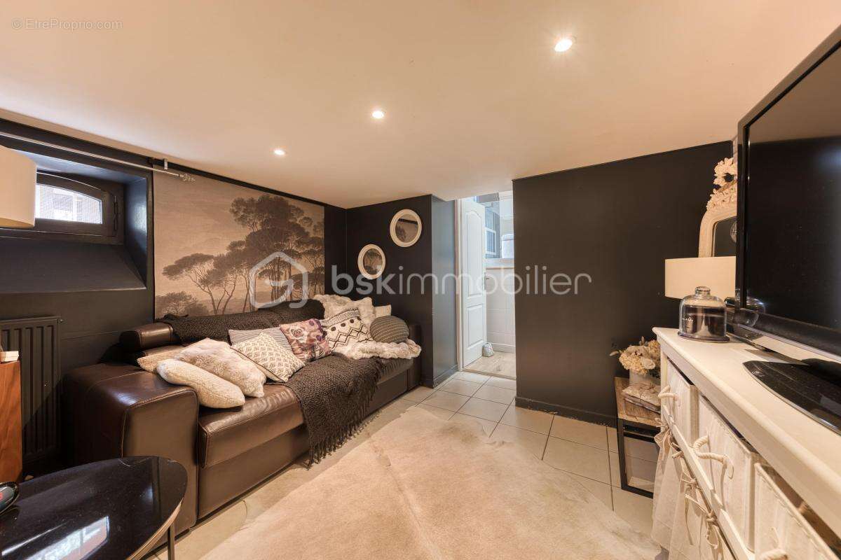 Maison familiale 7 pièces, climatisée, aux beaux volumes, avec terrasse et garage - photo 18