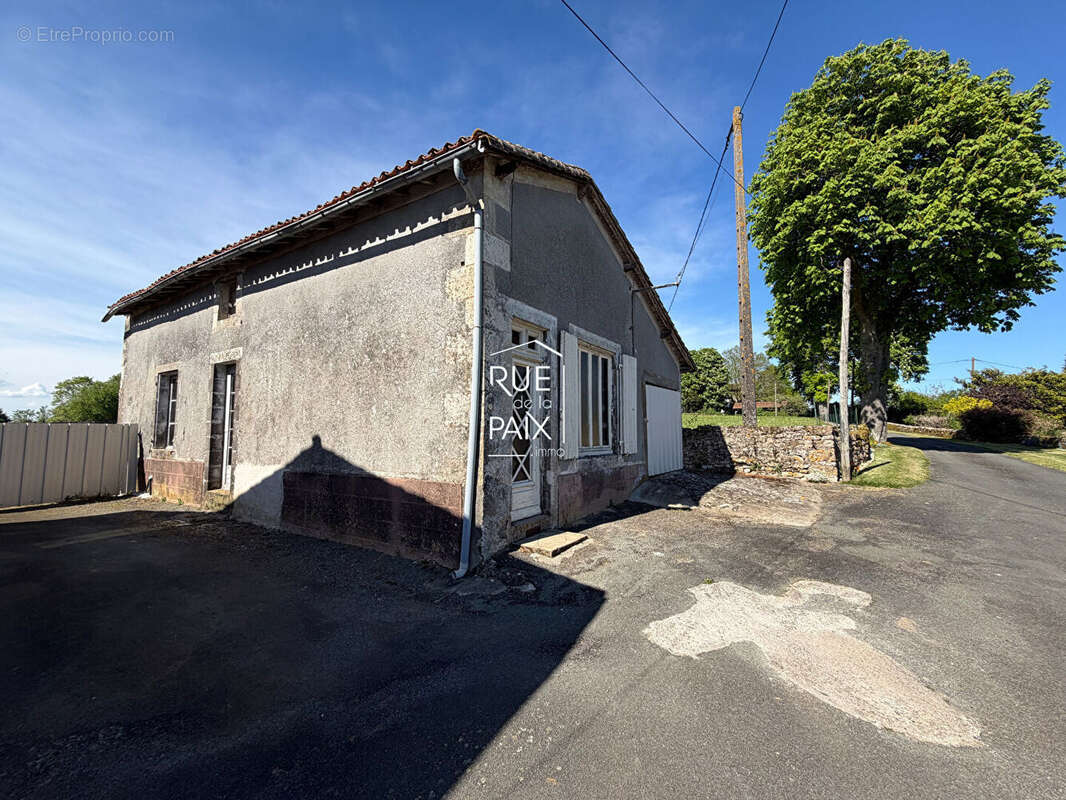 Maison à EXIREUIL