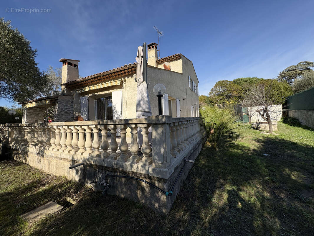 Maison à LA ROQUETTE-SUR-SIAGNE