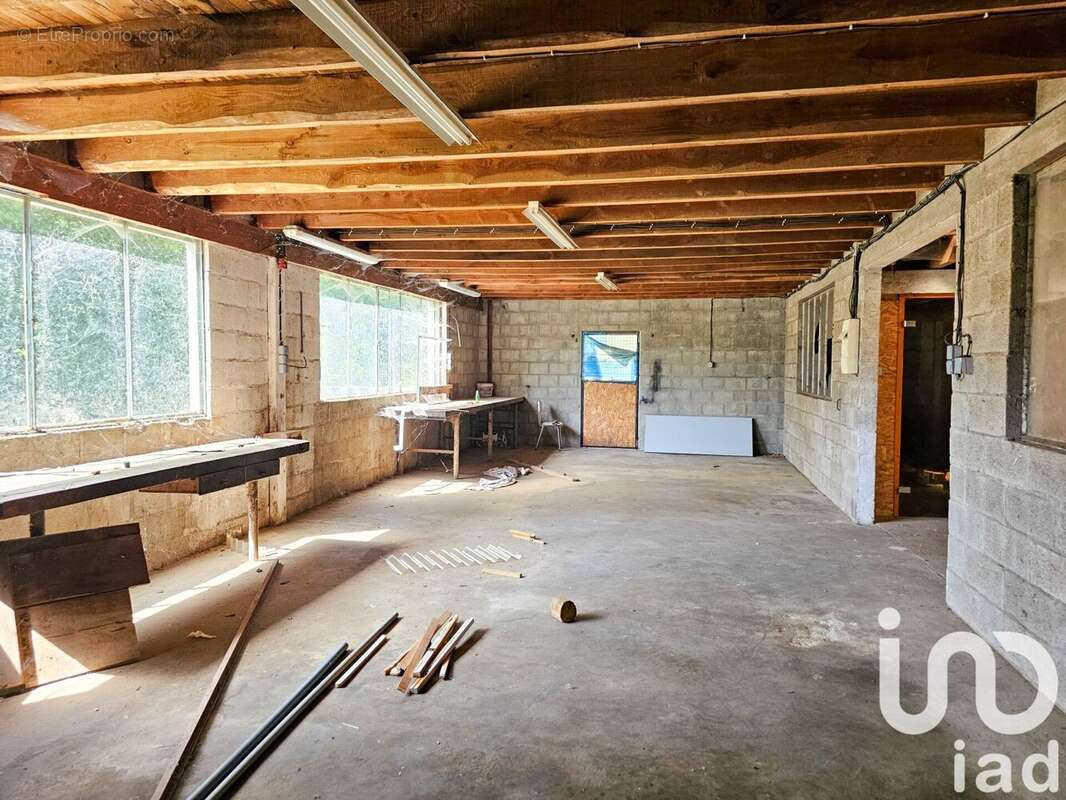 Maison 303 m² à Les Salles-Lavauguyon  - photo 7