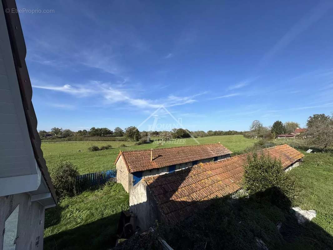 Maison à PARAY-LE-FRESIL