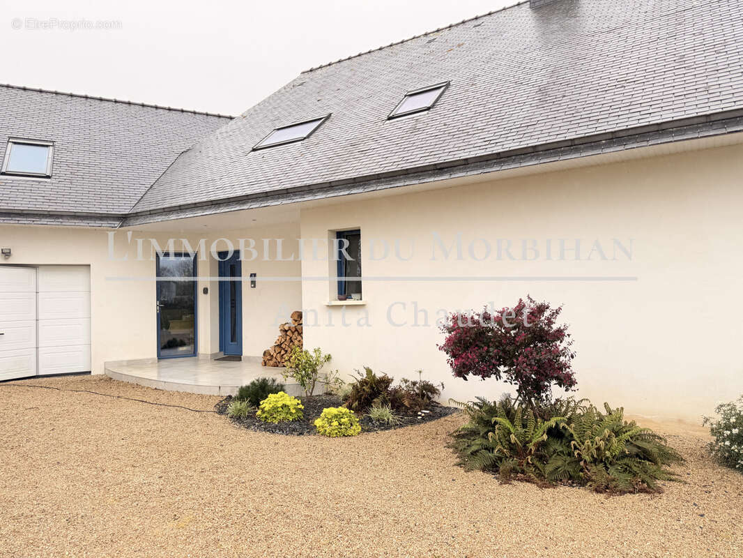 SARZEAU - Maison familiale de 241 m2 -  DPE A  - Terrain 970 m2 - photo 6