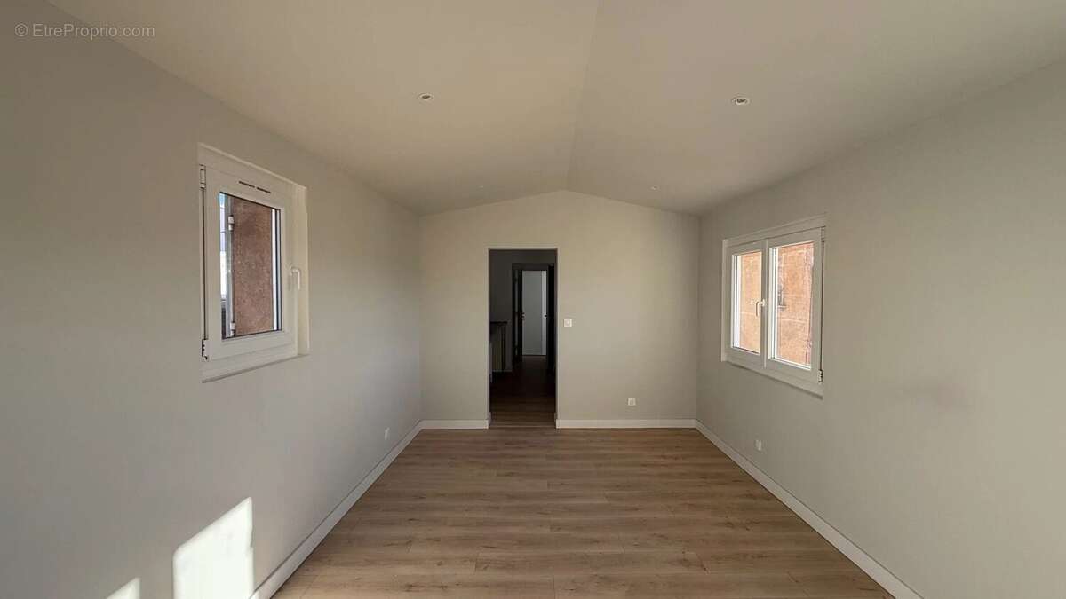 Appartement à MARSEILLE-1E