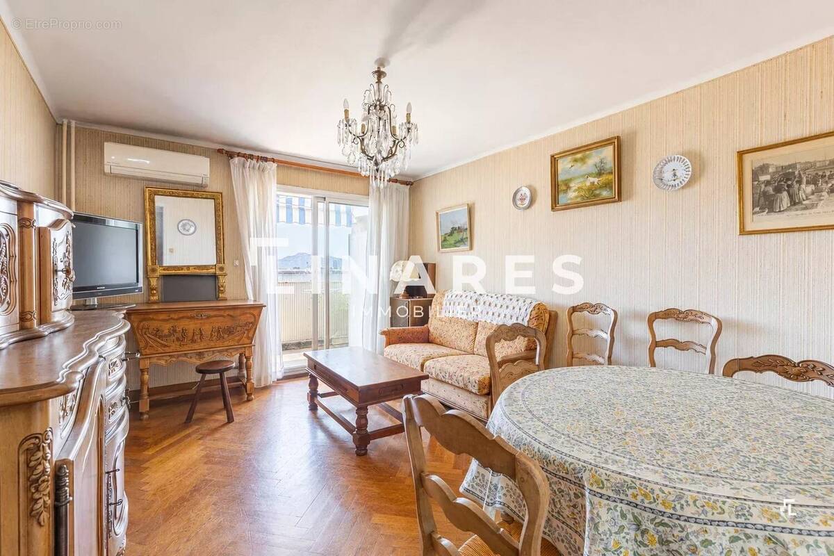 Appartement à MARSEILLE-4E