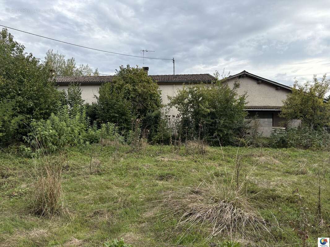 Maison à EYZIN-PINET