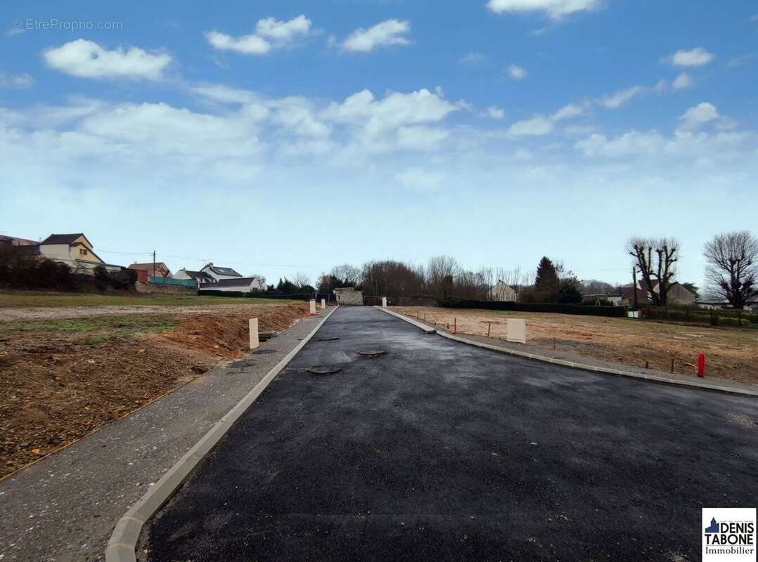 Terrain à SAINT-MARTIN-DU-TERTRE
