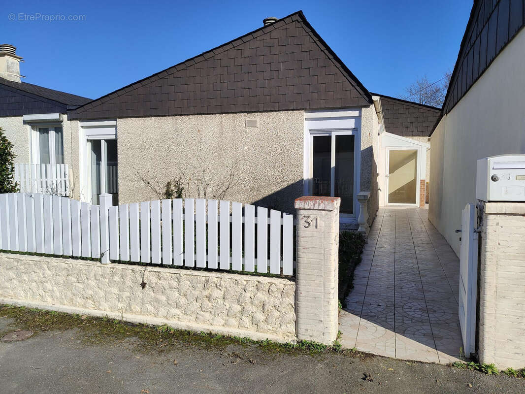 Maison à SAINTE-LUCE-SUR-LOIRE