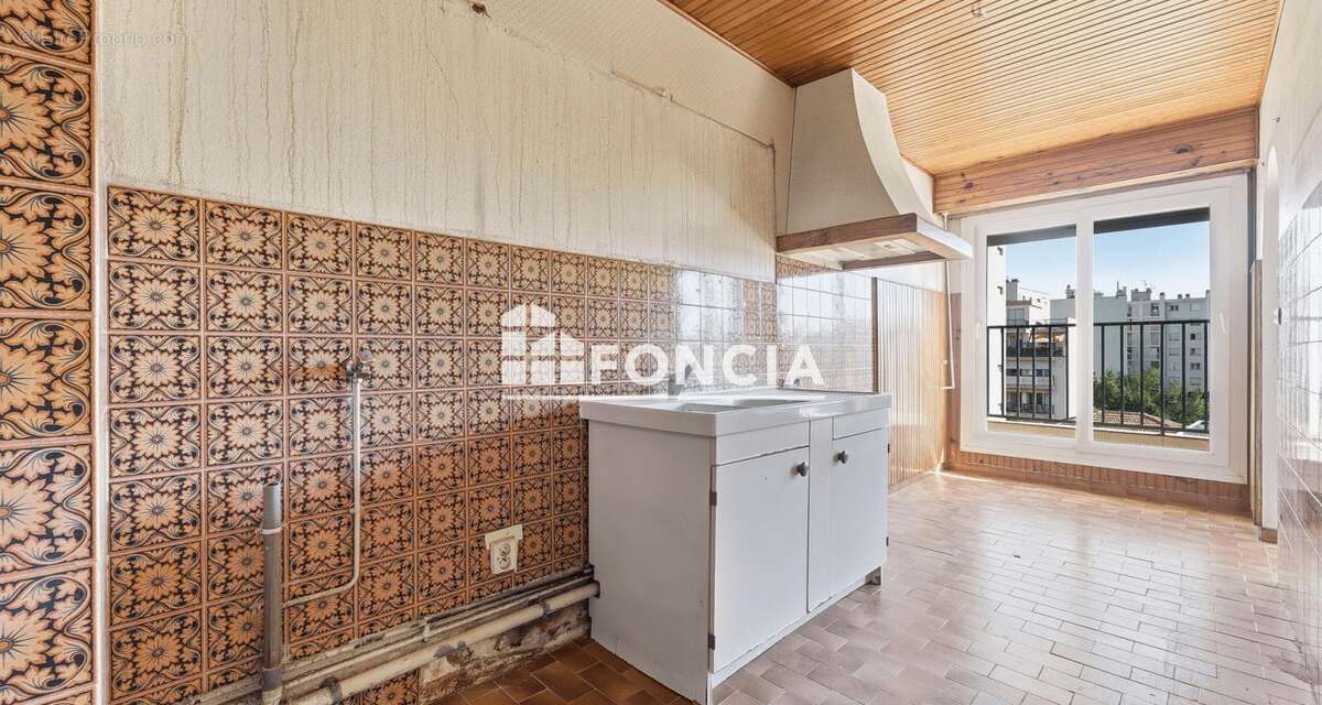 À vendre - 4 pièces en étage élevé avec balcon, garage et cave - Nice Ouest - photo 5