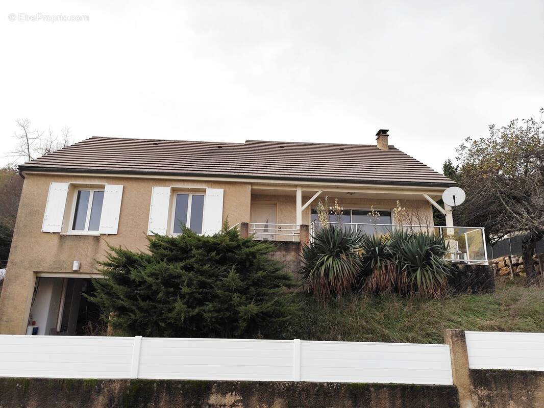 Maison à LISSAC-SUR-COUZE