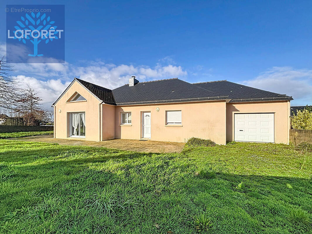 Maison à CHATEAUNEUF-DU-FAOU