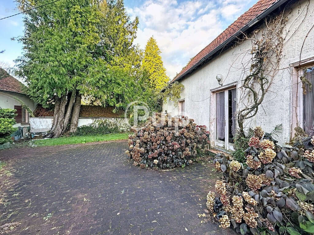 Maison à AUBROMETZ