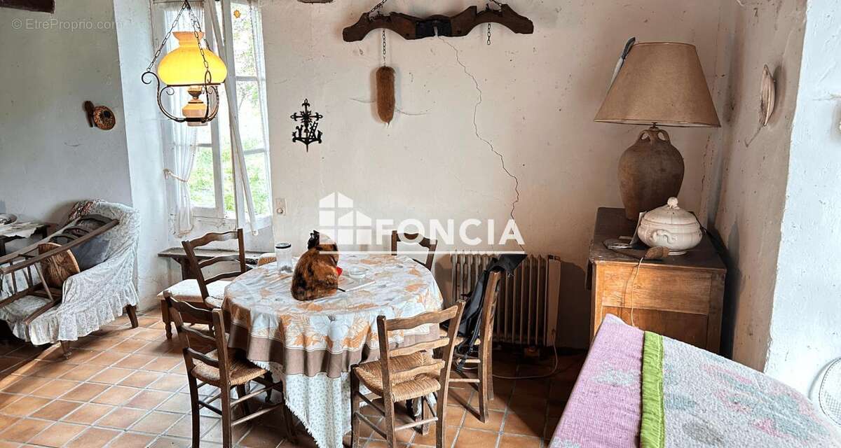 Maison à AGONAC