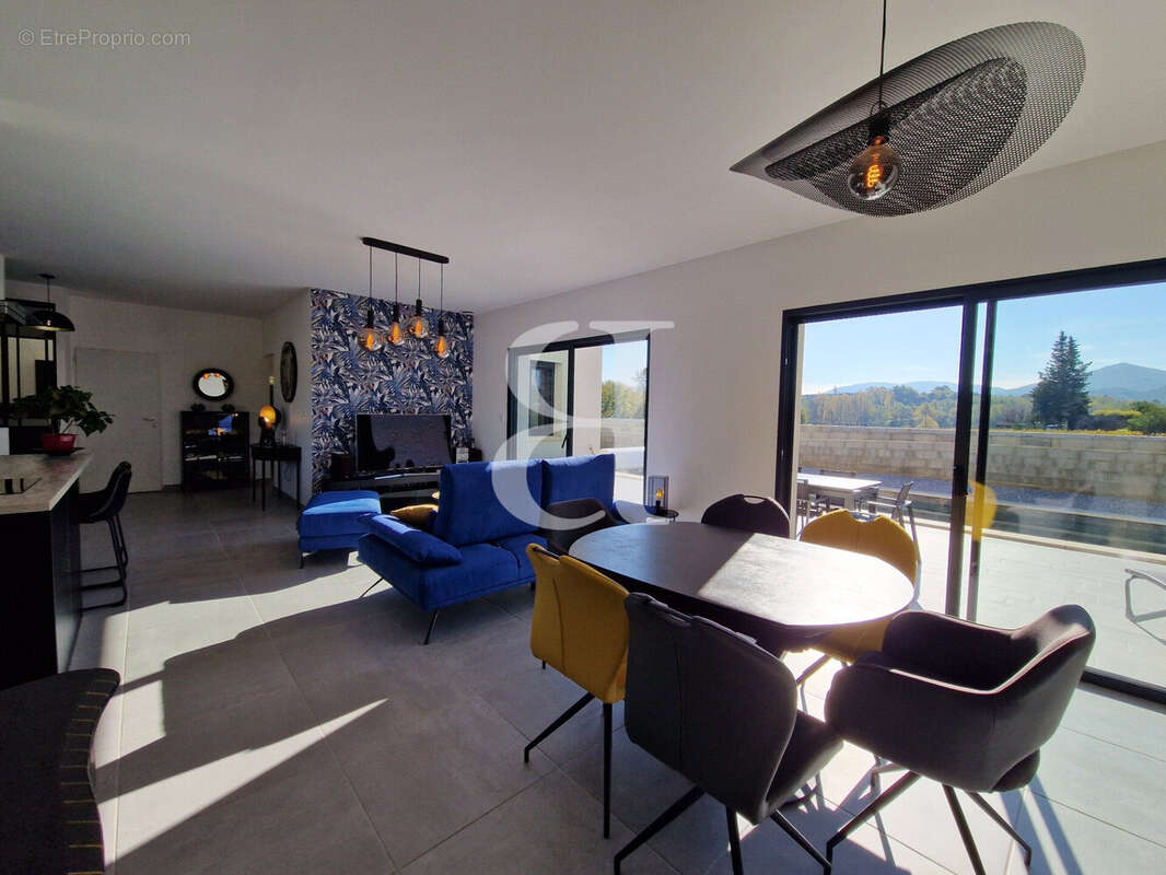 Maison à VAISON-LA-ROMAINE