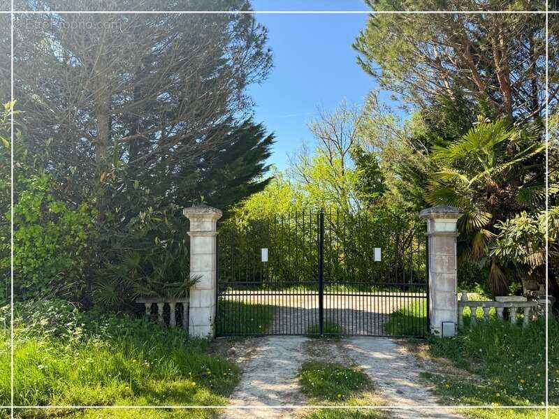 Maison à VIC-FEZENSAC