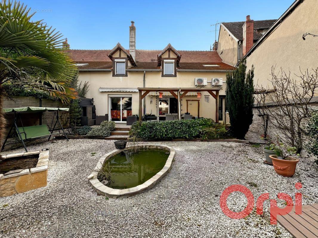 Maison à SAINT-BONNET-TRONCAIS