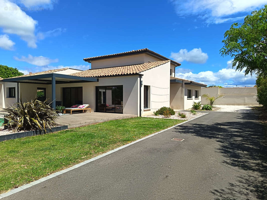 Secteur Clape Superbe Villa neuve de 206m2 sur 1365 m2 de terrain à vendre 697000 €. - photo 28