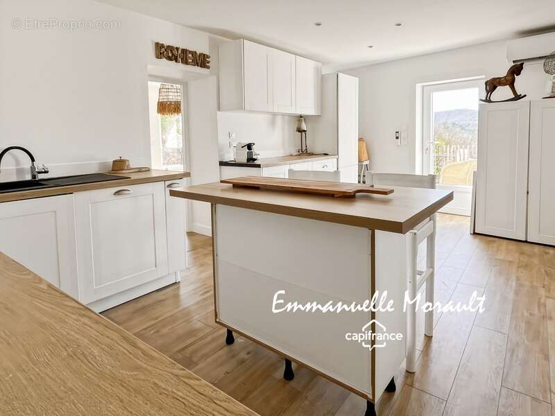 Maison à BAGNOLS-EN-FORET