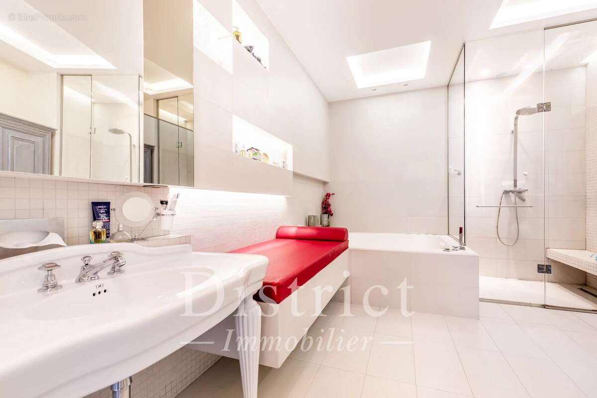 Appartement à PARIS-8E