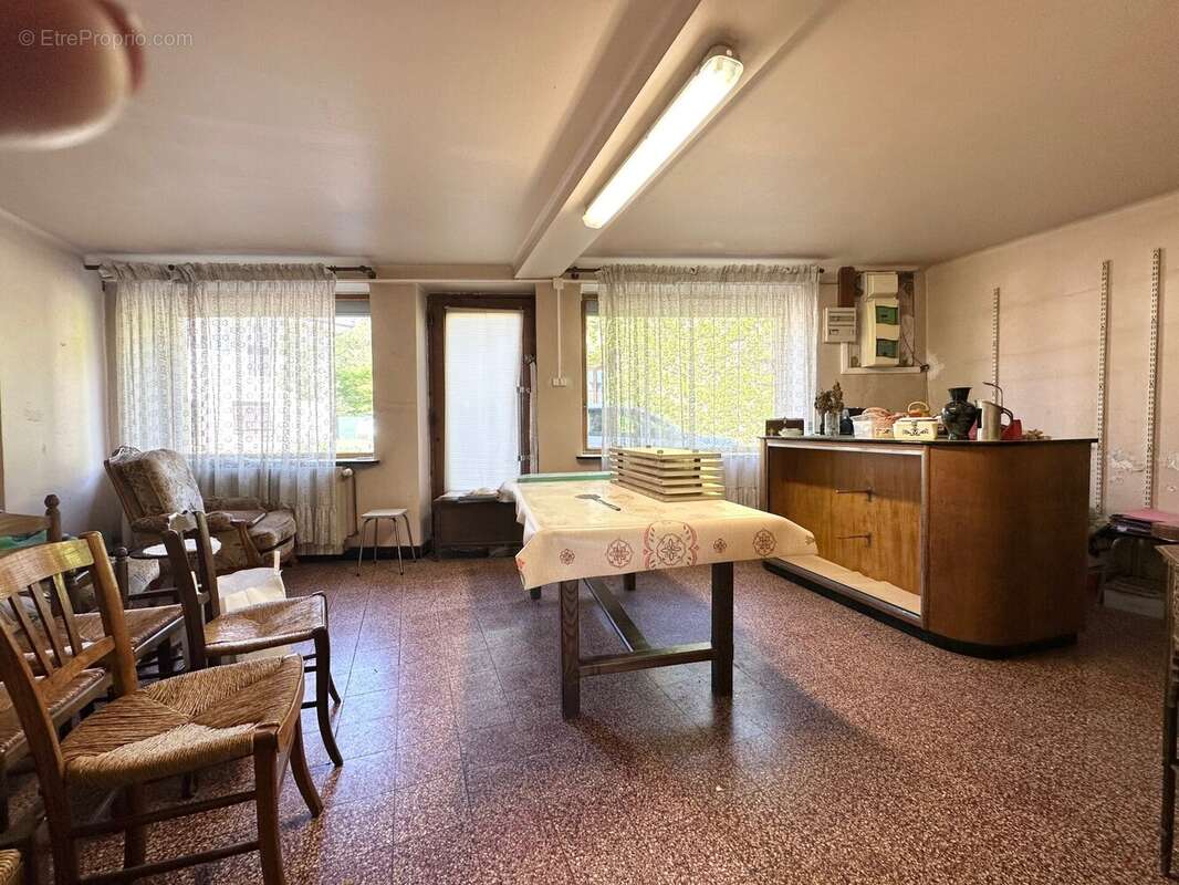 Salon de 26 m² - Maison à ATTIGNAT