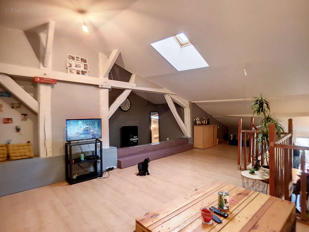 Immeuble de rapport 1 local commercial et 3 appartements avec rapport locatif annuel attendu de 18.000 € - photo 7
