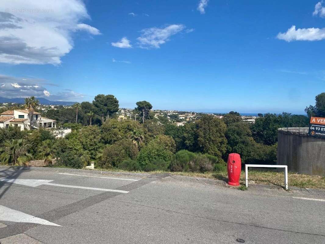 Terrain à CAGNES-SUR-MER