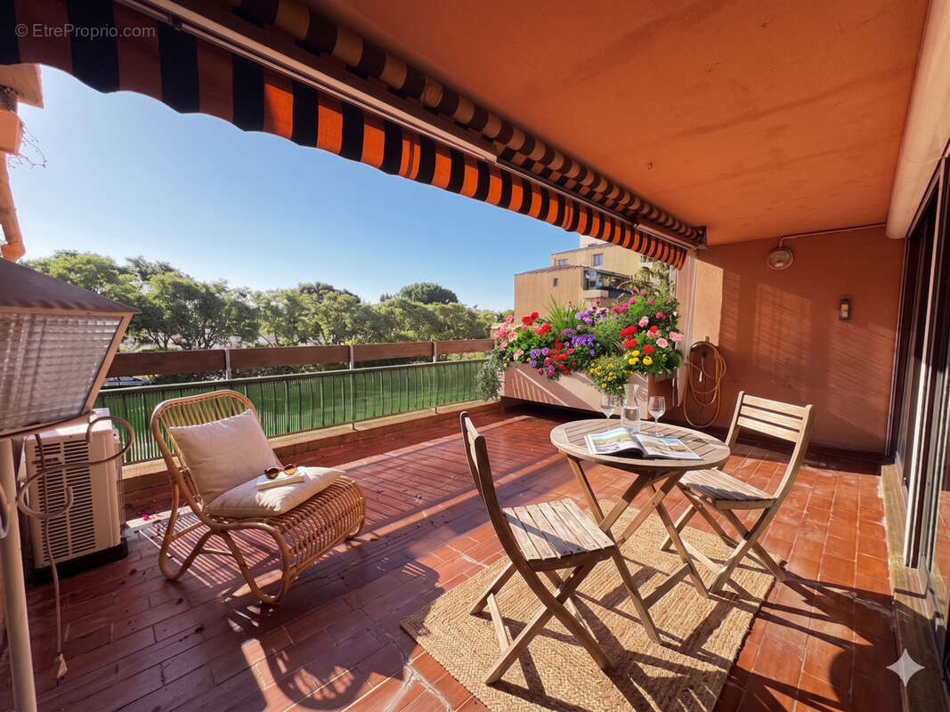 A vendre type 4  94m2 ascenseur terrasse et garage - photo 2