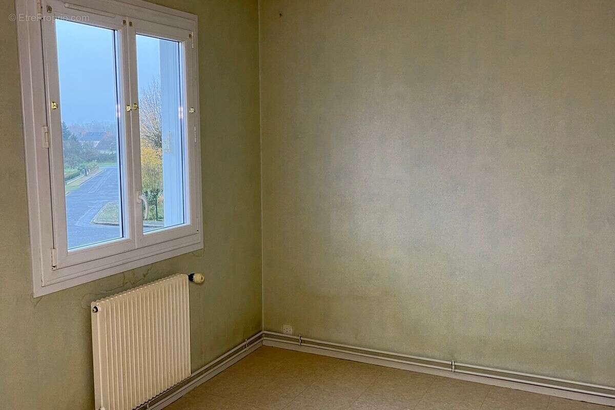 Maison à NOUANS-LES-FONTAINES