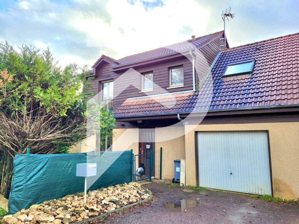 Maison à NEUILLY-SUR-SUIZE