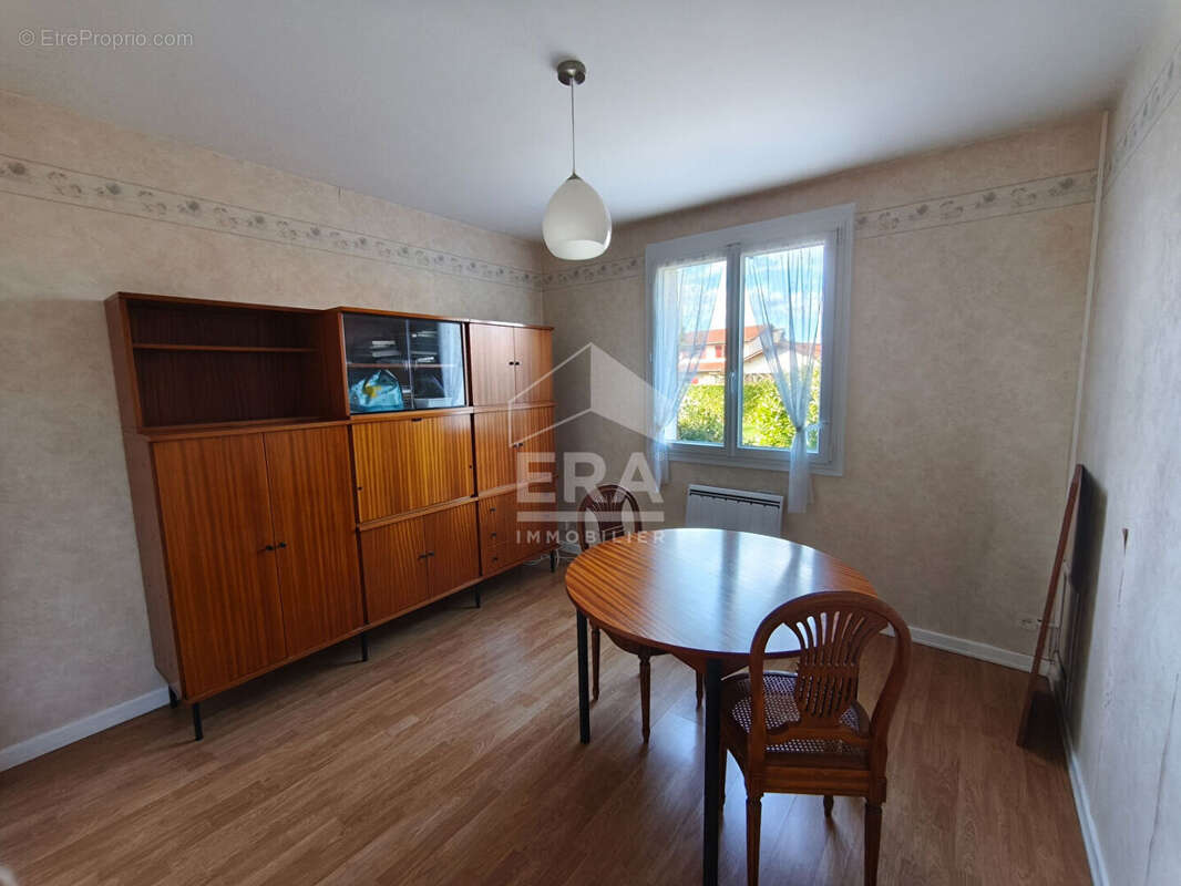 Maison à SAINT-DENIS-LES-BOURG