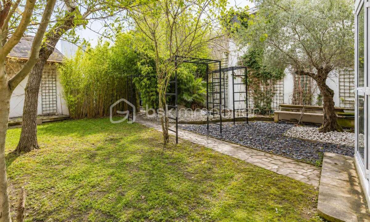 Colombes – maison d’architecte de 193 m² avec dépendance, sous-sol total et jardin paysager – un bien rare aux portes de paris - photo 2