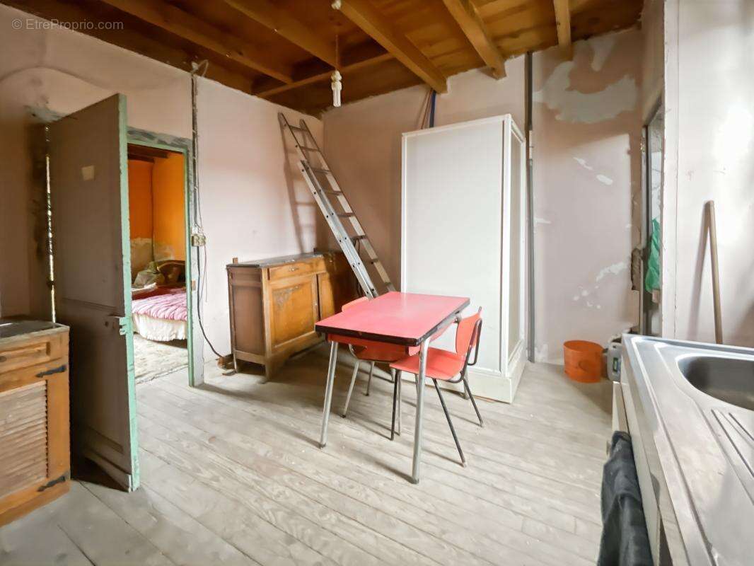 Maison à SAINT-GERMAIN-DU-SALEMBRE