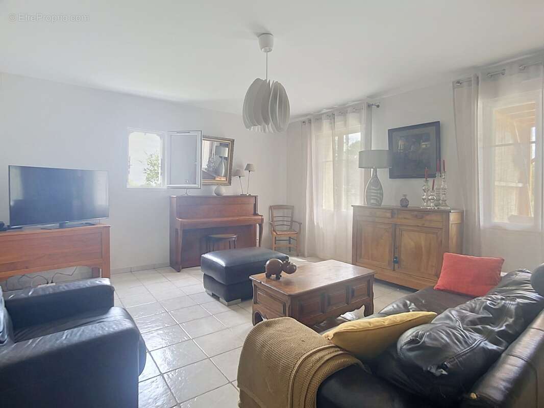 Indre et Loire, 20 mn Sainte Maure de Touraine, Maison type 7, 4 chambres,  avec piscine - photo 4