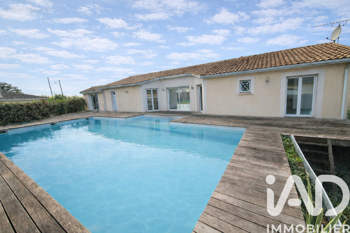 Photo 1 - Maison à AMBARES-ET-LAGRAVE