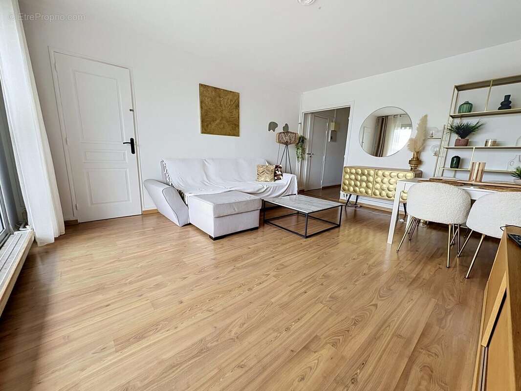 Appartement 64 m² à Garches  - photo 3