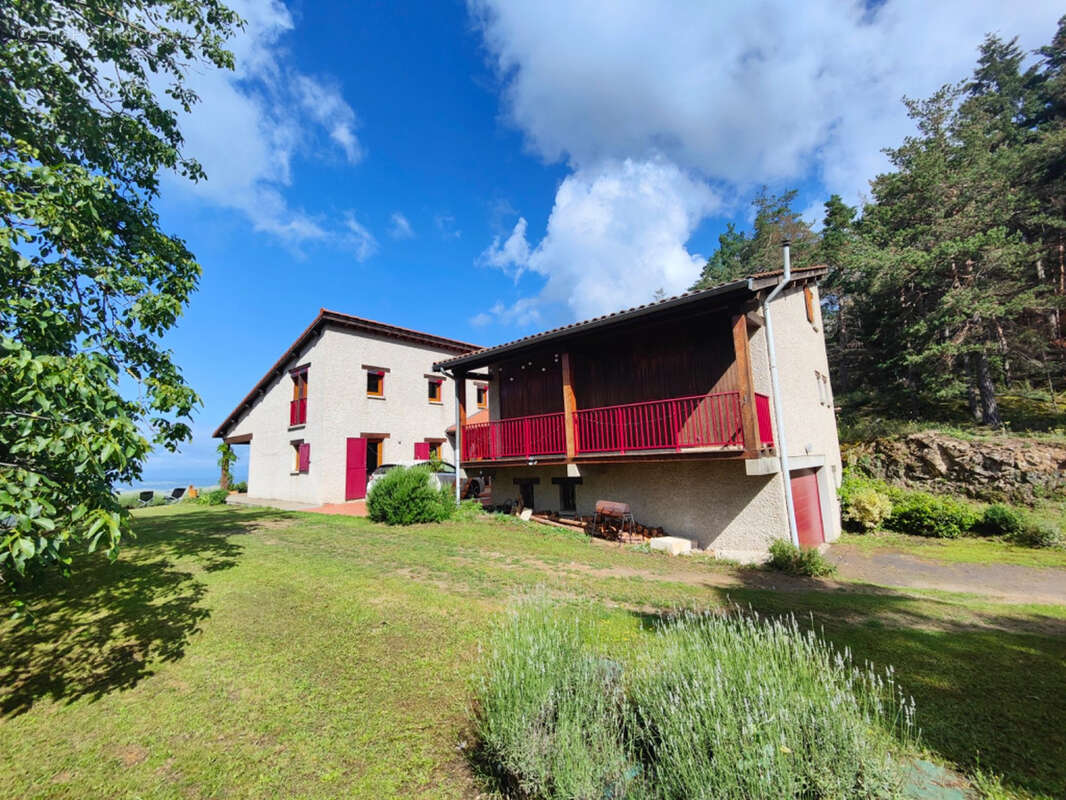 Maison à AGNAT