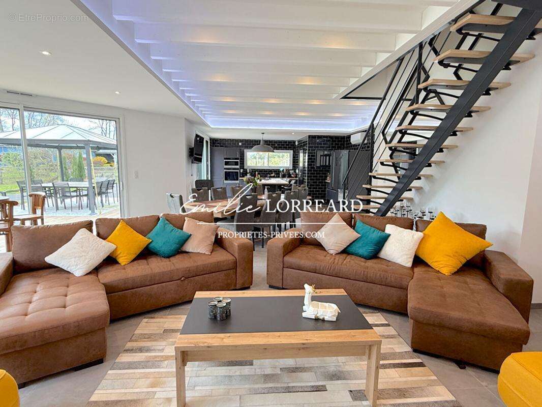 Maison au sud du Mans 6 pièce(s) 216 m2 - photo 3