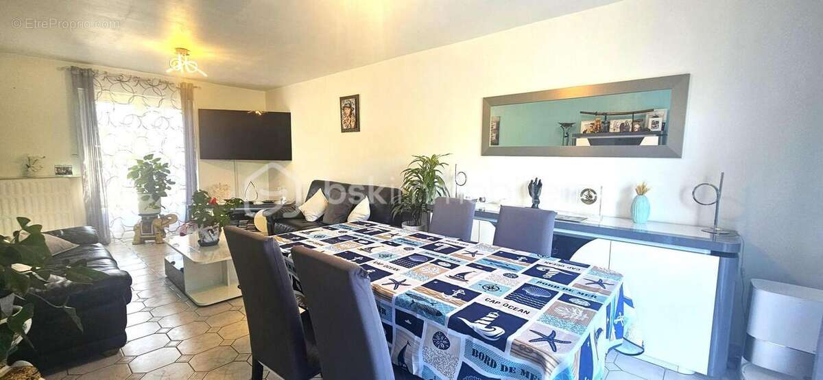 Maison à SAVIGNY-LE-TEMPLE