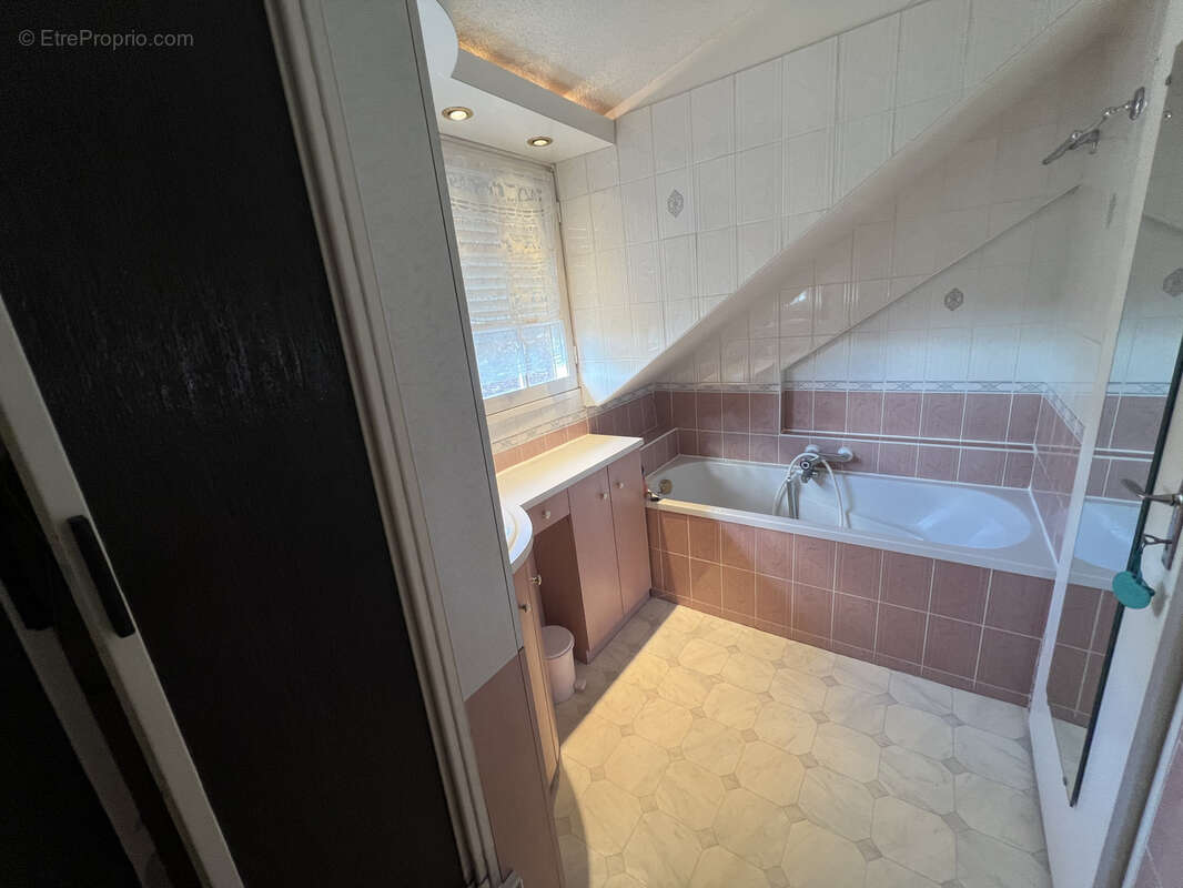 Maison à BOSGUERARD-DE-MARCOUVILLE