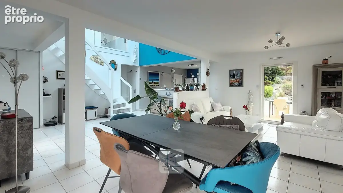 Vertou centre-ville - Superbe maison d'architecte cinq chambres et piscine - photo 5