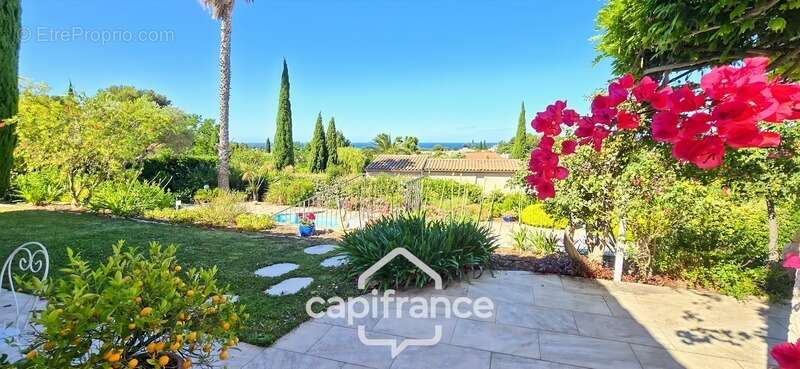 Maison à vendre 4 pièces VUE MER + Garage 55m² + Piscine SANARY SUR MER (83) - photo 15