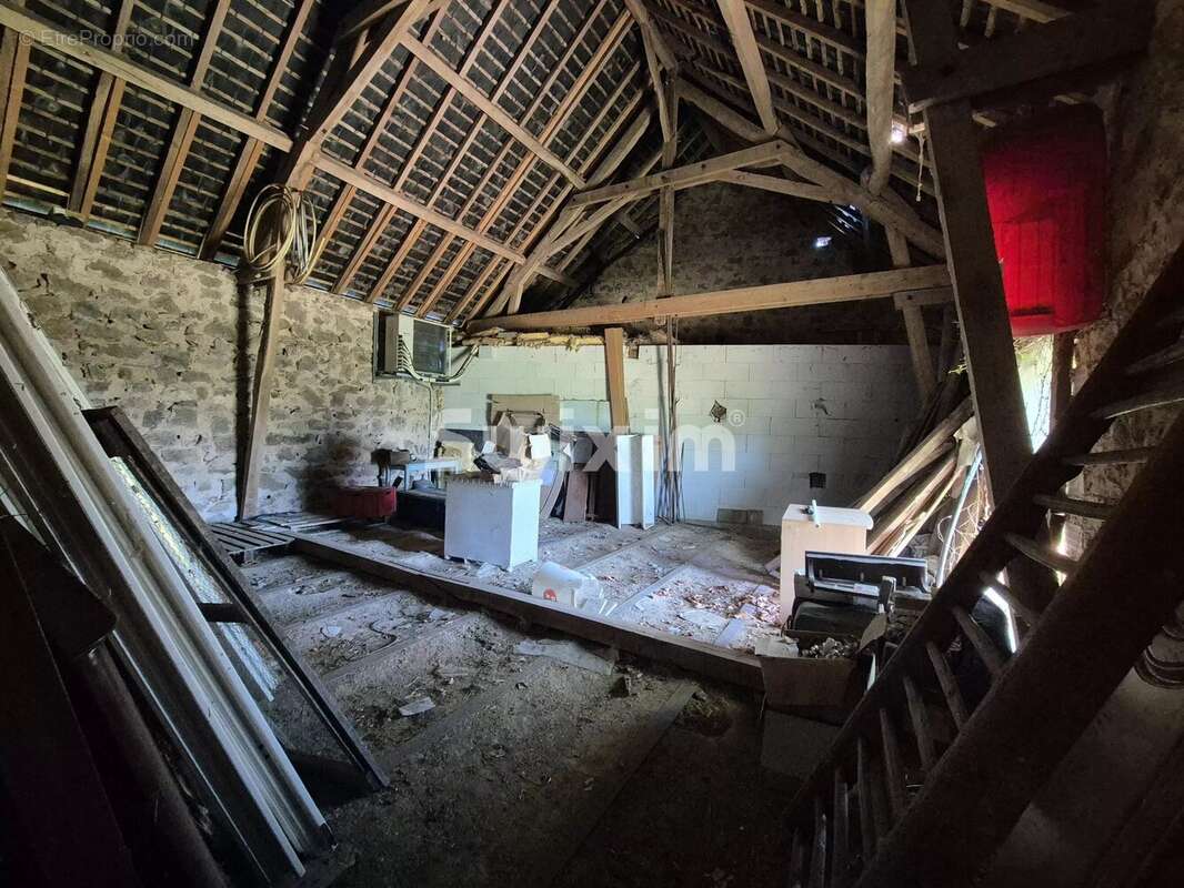 Maison à LA ROCHE-EN-BRENIL