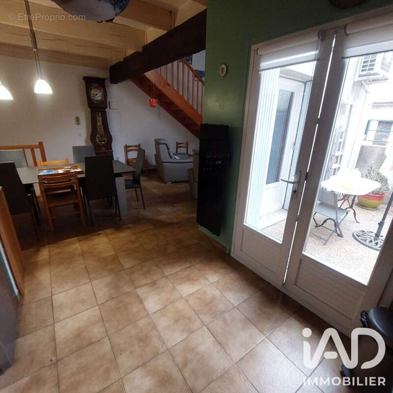 Maison 174 m² à Generac  - photo 4