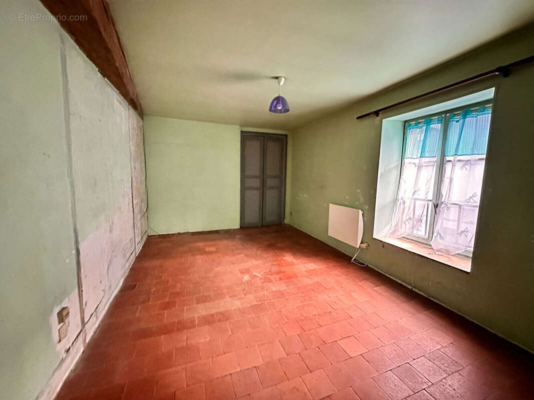 Maison à IVOY-LE-PRE