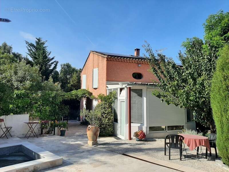 Maison à VENTABREN