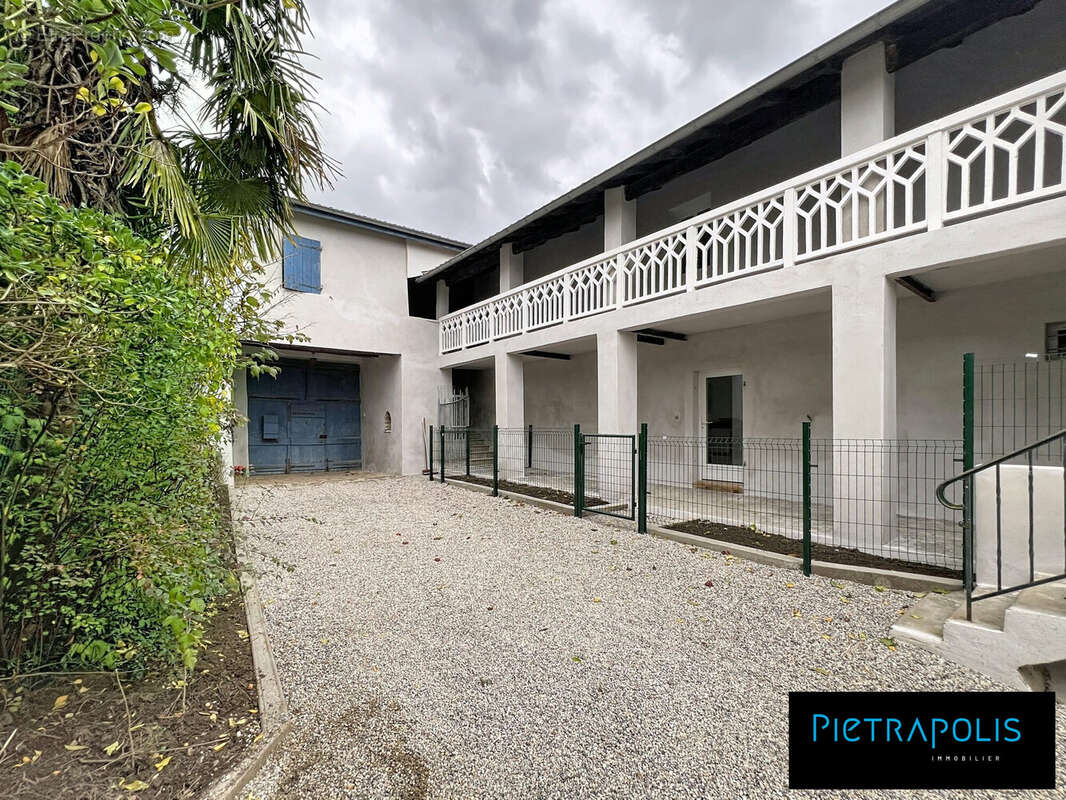 Appartement à GENAY